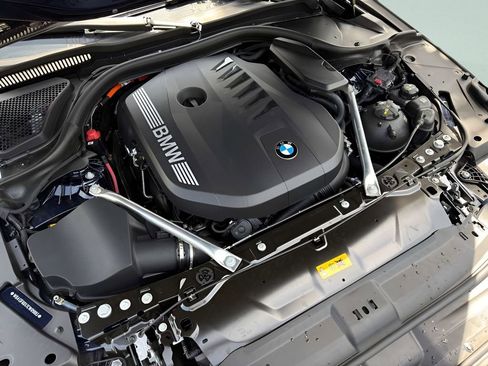 Certified 2026 BMW 550e xDrive w/ Executive Package AWD/4WD image 24