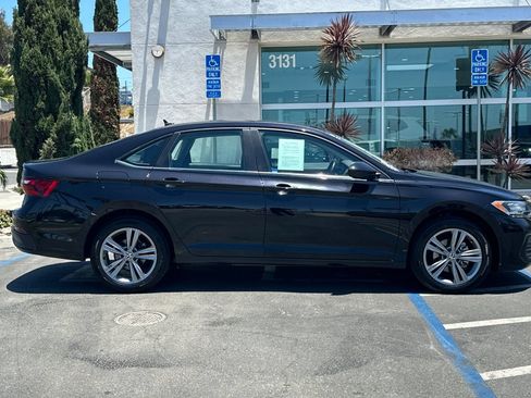 Used 2023 Volkswagen Jetta SE FWD image 4