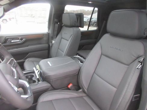 New 2026 GMC Yukon Denali w/ Denali Reserve Package image 12