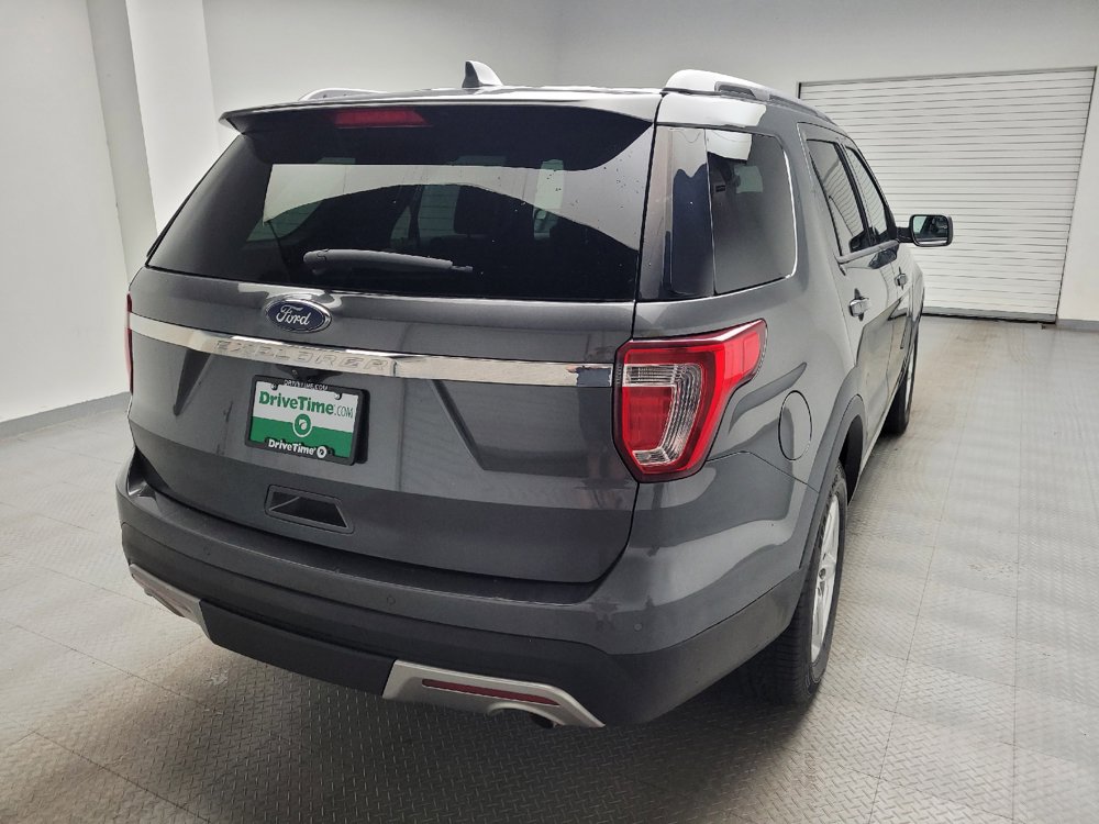Used 2017 Ford Explorer XLT w/ Equipment Group 202A AWD/4WD image 7
