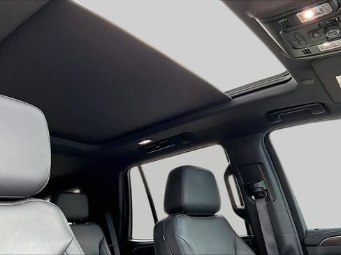 Used 2021 Chevrolet Tahoe Z71 w/ Z71 Signature Package AWD/4WD image 14
