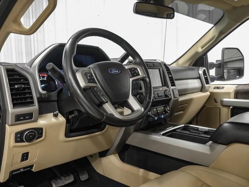 Used 2019 Ford F250 Lariat w/ Lariat Value Package AWD/4WD image 14