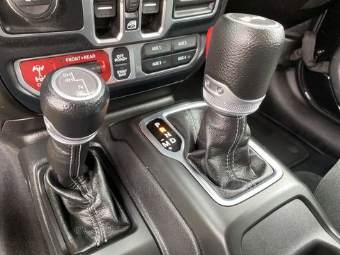 Certified 2025 Jeep Wrangler Unlimited Rubicon AWD/4WD image 14