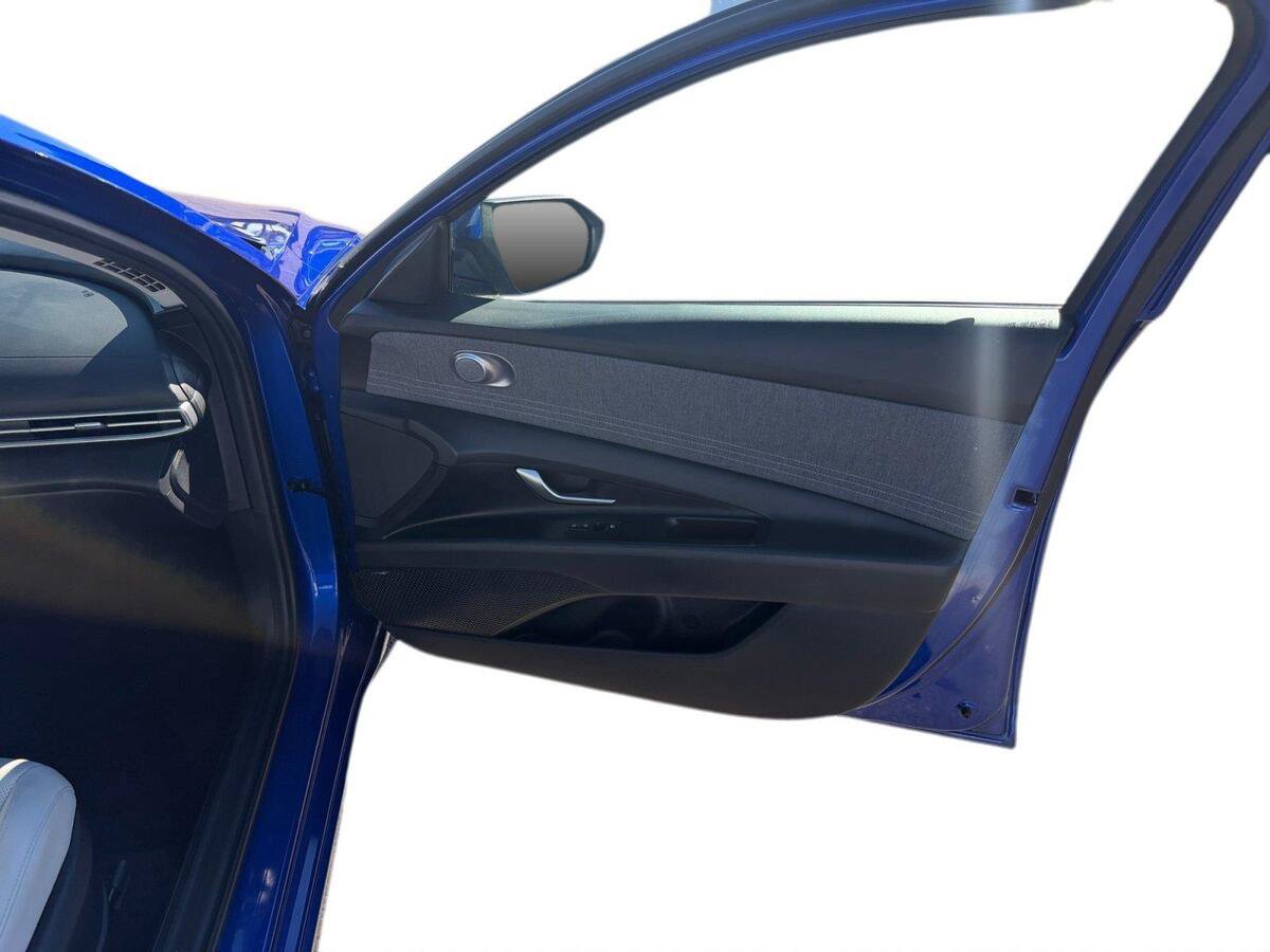 Used 2025 Hyundai Elantra Limited FWD image 20