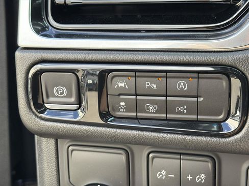 New 2026 GMC Yukon XL Elevation w/ Elevation Premium Package RWD image 19