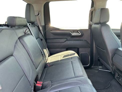 Used 2025 GMC Sierra 1500 SLT AWD/4WD image 17