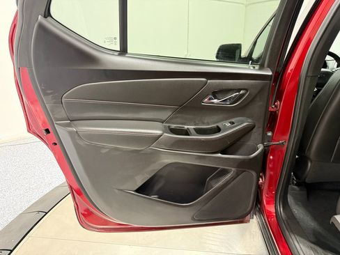 Used 2023 Chevrolet Traverse RS image 39