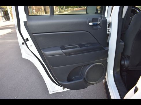 Used 2016 Jeep Patriot Latitude AWD/4WD image 20