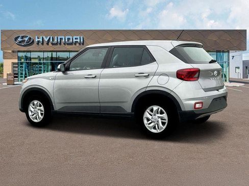 New 2025 Hyundai Venue SE image 4