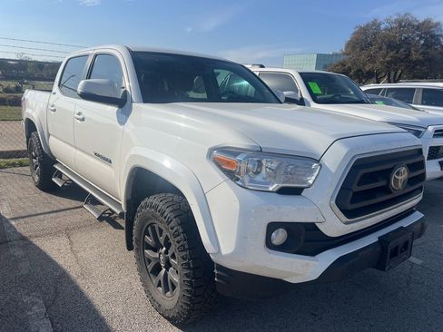 Used 2023 Toyota Tacoma SR5 w/ Technology Package image 3