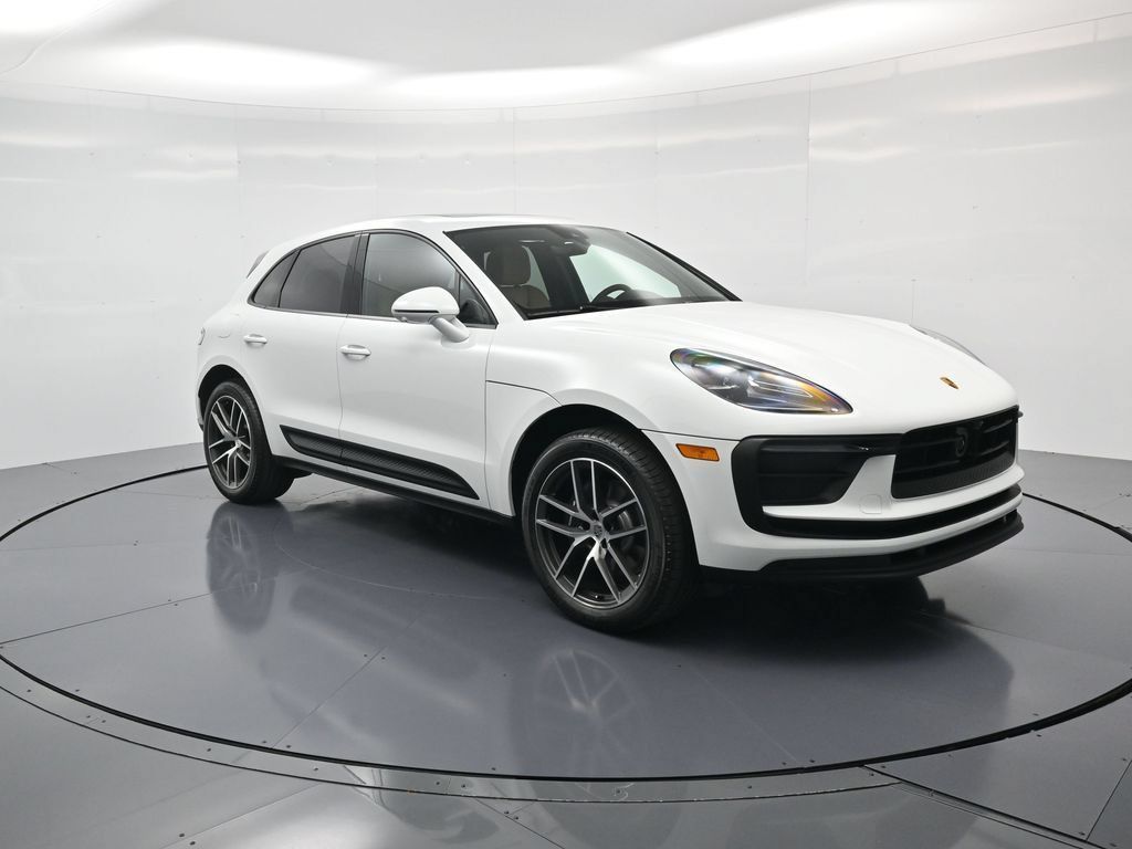 Certified 2026 Porsche Macan AWD/4WD image 32