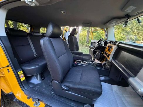 Used 2007 Toyota FJ Cruiser 2WD image 10