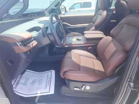 New 2026 Lincoln Navigator Reserve AWD/4WD image 13