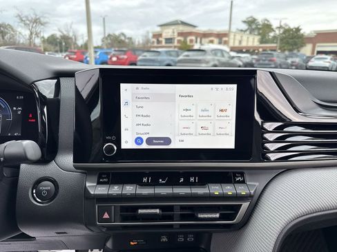 Used 2025 Toyota Camry SE image 22