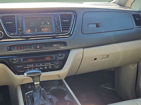 Used 2018 Kia Sedona EX image 16