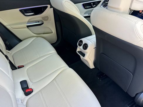Used 2026 Mercedes-Benz GLC 300 4MATIC image 30