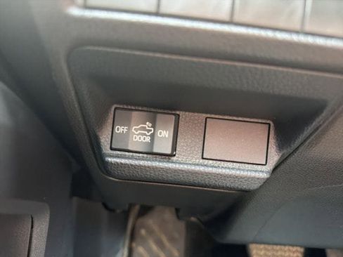 Used 2024 Toyota Tacoma TRD Off-Road image 34