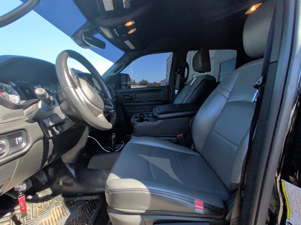 Used 2024 RAM 2500 Tradesman w/ Chrome Appearance Group AWD/4WD image 6