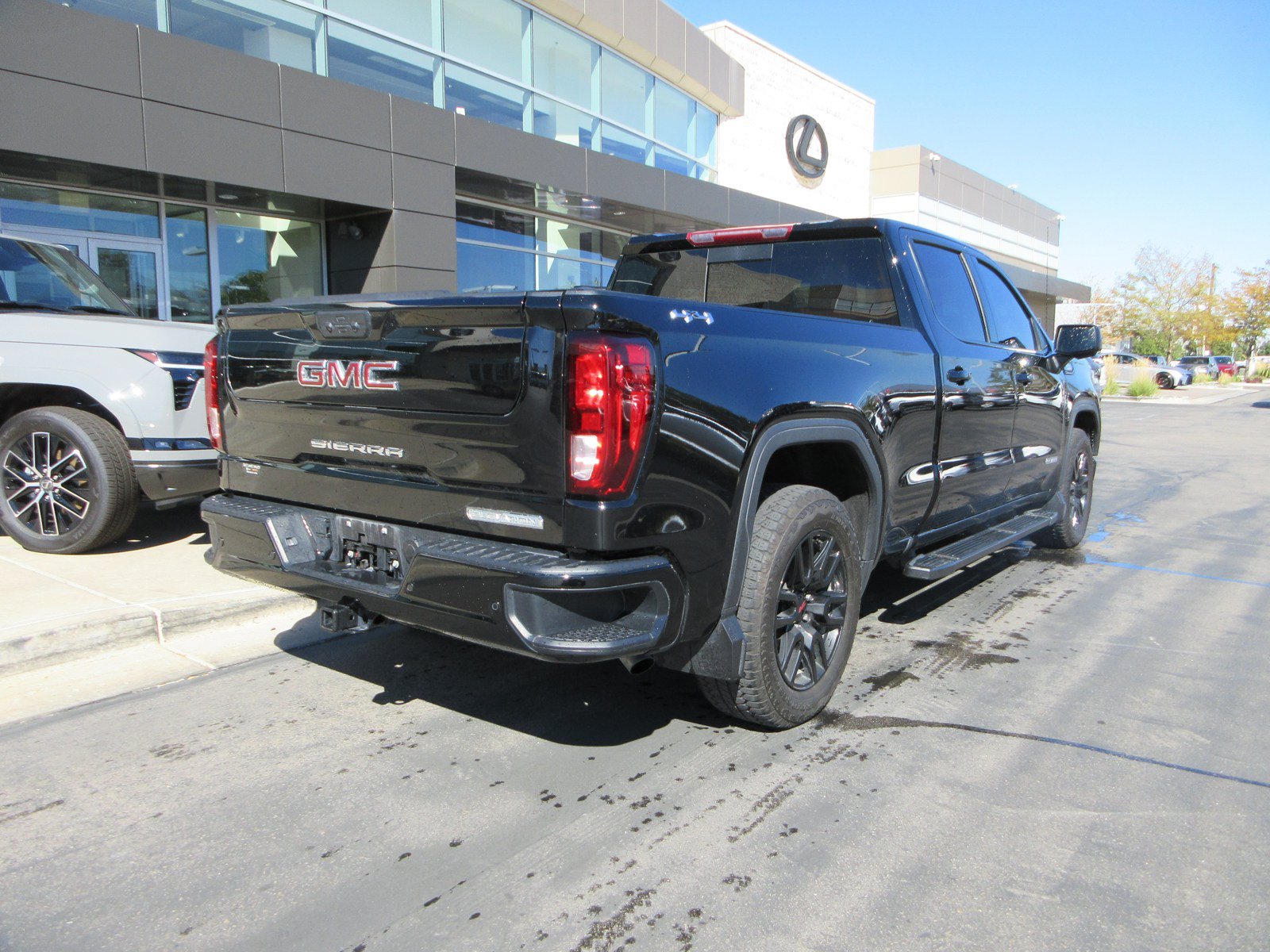 Used 2024 GMC Sierra 1500 Elevation w/ Elevation Premium Package AWD/4WD image 12