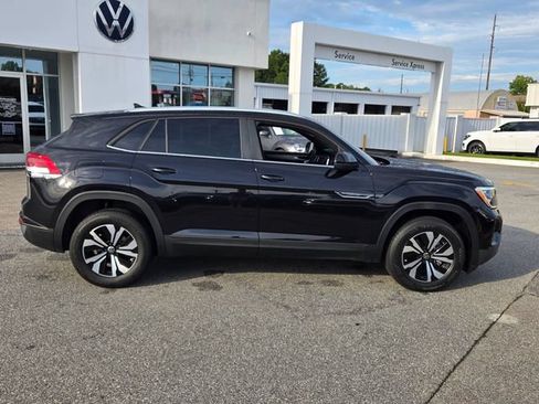 Used 2024 Volkswagen Atlas Cross Sport SE FWD image 14