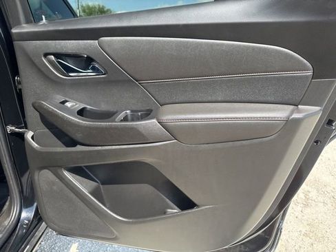 Used 2023 Chevrolet Traverse RS image 24