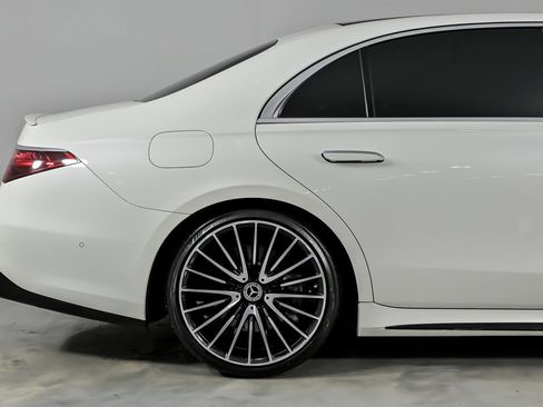 Used 2022 Mercedes-Benz S 500 S 500 4MATIC-BIG $131K MSRP-AM w/ AMG Line Package image 13