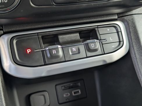 Used 2022 GMC Acadia SLT w/ LPO, Floor Liner Package image 21