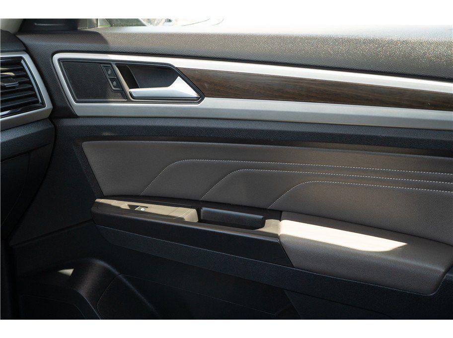 Used 2022 Volkswagen Atlas SE w/ Black Wheel Package FWD image 25