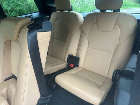 Used 2018 Volvo XC90 T6 Momentum w/ Convenience Package AWD/4WD image 15