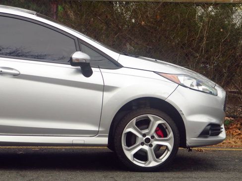 Used 2012 Ford Fiesta SE FWD image 12