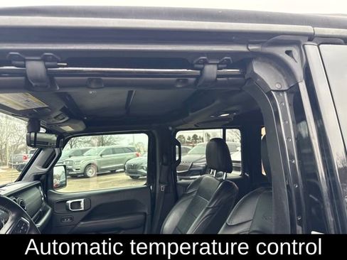 Used 2018 Jeep Wrangler Unlimited Sahara image 17
