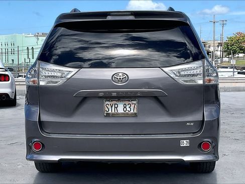 Used 2016 Toyota Sienna SE FWD image 5