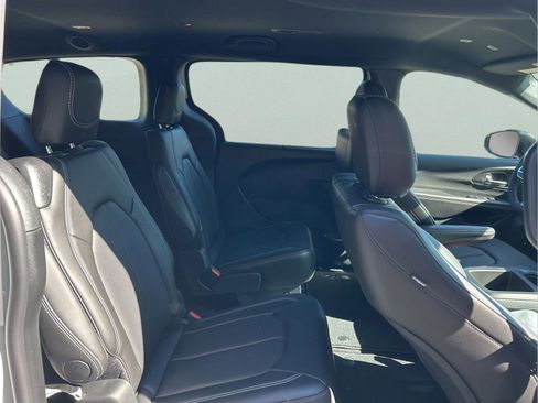 New 2026 Chrysler Pacifica Select image 27
