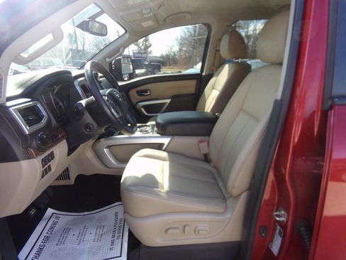 Used 2019 Nissan Titan SL image 28