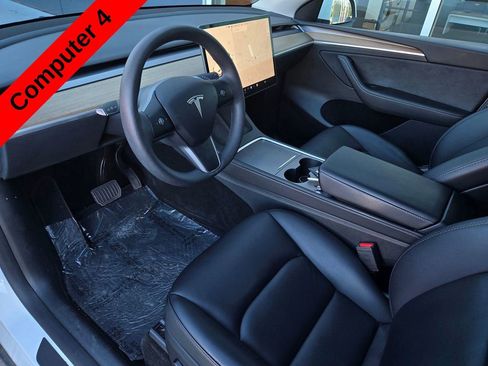 Used 2024 Tesla Model Y 2WD image 9