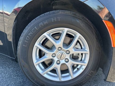 Used 2023 Chrysler Voyager LX FWD image 30