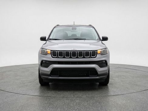Used 2025 Jeep Compass Limited image 2