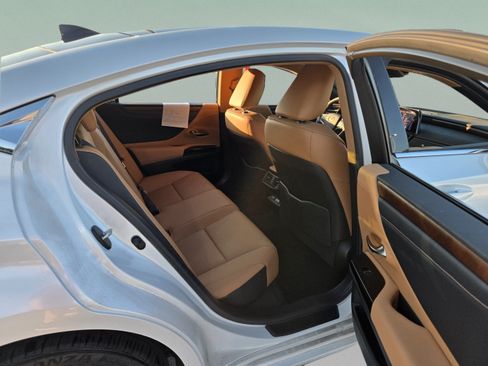 Used 2024 Lexus ES 350 w/ Premium Package FWD image 24