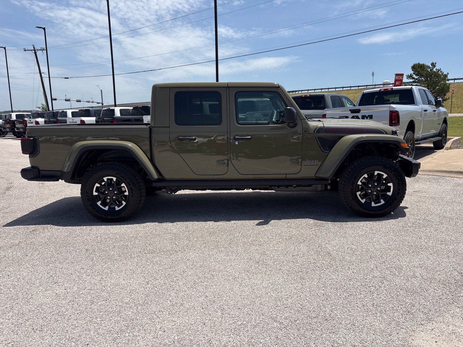 New 2026 Jeep Gladiator Sport AWD/4WD image 7