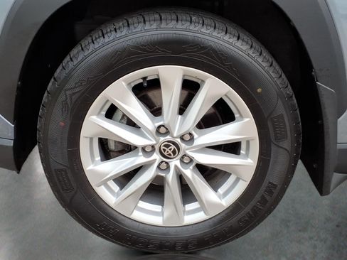 Used 2022 Toyota Corolla Cross LE w/ Moonroof Package AWD/4WD image 10