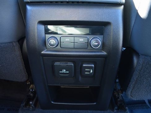 Used 2018 Chevrolet Traverse LT image 30