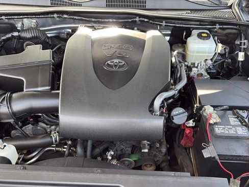 Used 2020 Toyota Tacoma TRD Off-Road w/ Technology Package image 21