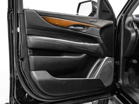 Used 2018 Cadillac Escalade Luxury RWD image 45