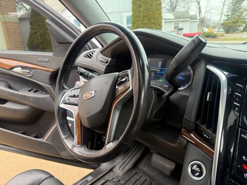Used 2020 Cadillac Escalade Luxury w/ Escalade Sport Edition image 14