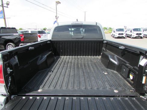 Used 2021 Toyota Tacoma TRD Off-Road w/ TRD Premium Off Road Package AWD/4WD image 28