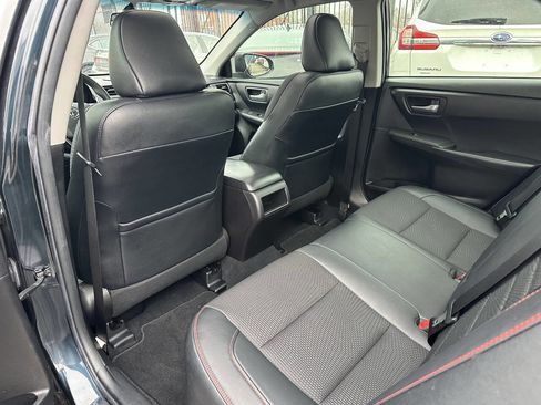 Used 2016 Toyota Camry SE w/ Moonroof Package image 38