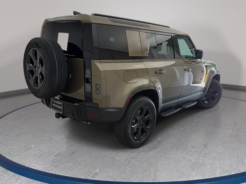 Used 2026 Land Rover Defender 110 S AWD/4WD image 5