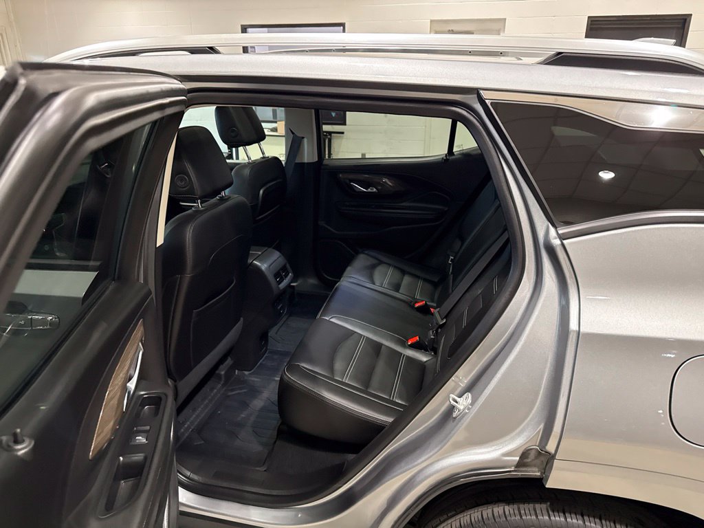Used 2024 GMC Terrain Denali w/ Denali Premium Package AWD/4WD image 21