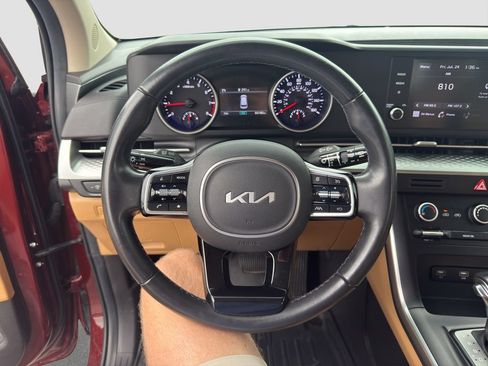 Used 2022 Kia Carnival LX FWD image 10