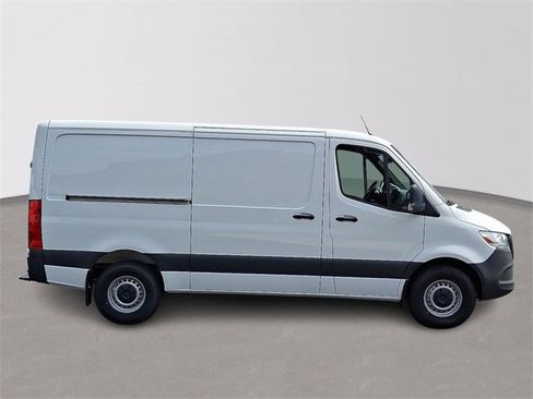 Used 2025 Mercedes-Benz Sprinter 2500 image 4